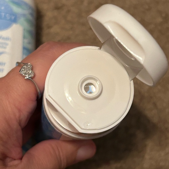 Scentsy Glacier Water Body Wash and Hand Cream Set - Picture 2 of 3